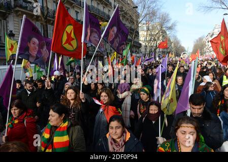 Les manifestants pro-kurdes demandent justice lors d'une manifestation à Paris, en France, le 11 janvier 2020, en hommage aux trois militantes kurdes Sakine Cansiz, Fidan Dogan et Leyla Soylemez qui ont été trouvées mortes le 10 janvier 2013 au Centre d'information Kurdistan dans le 10ème arrondissement de Paris. Photo de Georges Darmon/avenir photos/ABACAPRESS.COM Banque D'Images