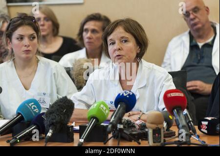 Des membres du 'CIH - collectif Inter Hopitaux' (collectif Inter-hôpitaux) assistent à une conférence de presse pour annoncer la démission collective des directeurs médicaux dans toute la France Paris Faculté de médecine Paris 6 LA PITIÉ SALPETRIERE Hospital january14, 2020. Photo de Magali Cohen/ABACAPRESS.COM Banque D'Images