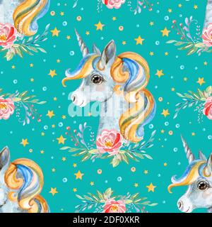 Jolie licorne avec fleur de rose et étoiles isolées sur fond turquoise. Motif aquarelle sans couture. Illustration pour fête, imprimé, tissu, papier peint Banque D'Images