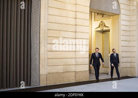 Le président français Emmanuel Macron et Joseph Zimet arrivent avant pour un discours pour le nouvel an présidentiel à la presse à l'Elysée Palace à Paris, France, le 15 janvier 2020. Photo par Eliot Blondt/ABACAPRESS.COM Banque D'Images