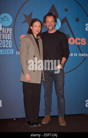 Elsa Zylberstein, Stephane de Groodt, qui assistait à la projection du film la Daronne lors du 23e Festival du film comique à l'Alpe d'Huez, France, le 16 janvier 2020. Photo de Julien Reynaud/APS-Medias/ABACAPRESS.COM Banque D'Images