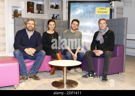 Le réalisateur français Eric Besnard et les acteurs Guillaume de Tonquedec et Marie-Julie Baup présentent « l'esprit de famille » lors d'une première au cinéma Majestic Compiegne, le 17 janvier 2020 à Jaux, près de Compiegne, en France. Photo par Edouard Bernaux/ABACAPRESS.COM Banque D'Images