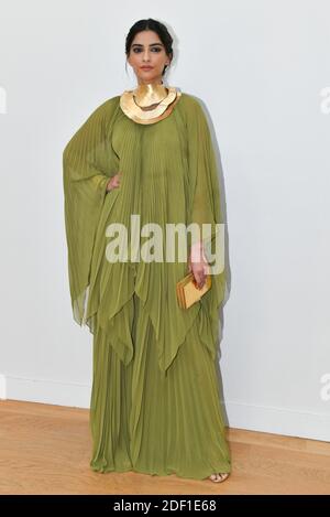 Sonam Kapoor participe au salon Elie Saab haute Couture Printemps/été 2020 dans le cadre de la semaine de la mode de Paris, le 22 janvier 2020 à Paris, France. Photo de Laurent Zabulon/ABACAPRESS.COM Banque D'Images