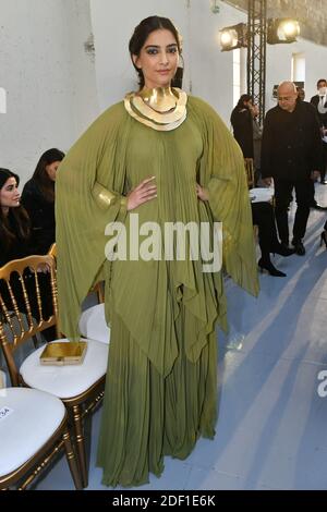 Sonam Kapoor participe au salon Elie Saab haute Couture Printemps/été 2020 dans le cadre de la semaine de la mode de Paris, le 22 janvier 2020 à Paris, France. Photo de Laurent Zabulon/ABACAPRESS.COM Banque D'Images
