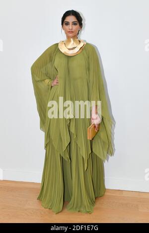 Sonam Kapoor participe au salon Elie Saab haute Couture Printemps/été 2020 dans le cadre de la semaine de la mode de Paris, le 22 janvier 2020 à Paris, France. Photo de Laurent Zabulon/ABACAPRESS.COM Banque D'Images