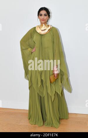 Sonam Kapoor participe au salon Elie Saab haute Couture Printemps/été 2020 dans le cadre de la semaine de la mode de Paris, le 22 janvier 2020 à Paris, France. Photo de Laurent Zabulon/ABACAPRESS.COM Banque D'Images