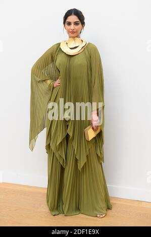 Sonam Kapoor participe au salon Elie Saab haute Couture Printemps/été 2020 dans le cadre de la semaine de la mode de Paris, le 22 janvier 2020 à Paris, France. Photo de Laurent Zabulon/ABACAPRESS.COM Banque D'Images