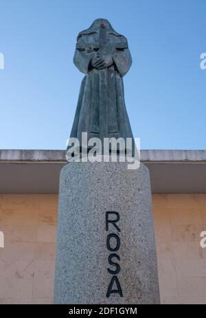 Sculpture de la Rose de Lima. La patronne d'Amérique latine, fille de Gaspar Flores, née à Baños de Montemayor Banque D'Images