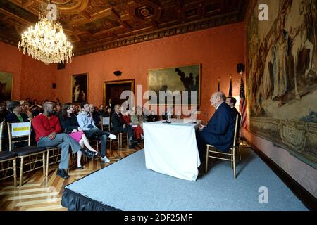 New York, États-Unis. 05e juin 2015. Valery Giscard d'Estaing, ancien Président de la République française, s'exprime au Consulat général de France à New York, NY, le 5 juin 2015. M. Giscard d'Estaing, ancien Président de la France, membre du Conseil constitutionnel et membre de l'Académie française, était à New York pour parler de l'avenir de l'intégration européenne. (Photo par Anthony Behar) *** Veuillez utiliser le crédit du champ de crédit *** crédit: SIPA USA/Alamy Live News Banque D'Images