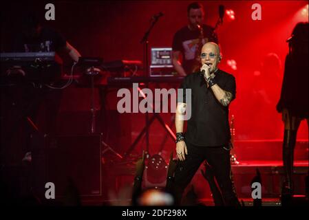 Pascal Obispo se produit lors du dernier et 100e concert de sa tournée à l'Olympia Hall de Paris, France, le 4 février 2020. Photo de Christophe Meng/ABACAPRESS.COM Banque D'Images