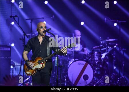 Pascal Obispo se produit lors du dernier et 100e concert de sa tournée à l'Olympia Hall de Paris, France, le 4 février 2020. Photo de Christophe Meng/ABACAPRESS.COM Banque D'Images