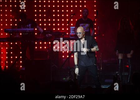 Pascal Obispo se produit lors du dernier et 100e concert de sa tournée à l'Olympia Hall de Paris, France, le 4 février 2020. Photo de Christophe Meng/ABACAPRESS.COM Banque D'Images