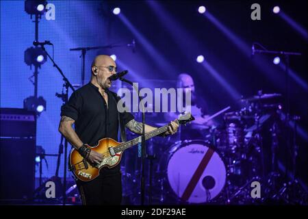 Pascal Obispo se produit lors du dernier et 100e concert de sa tournée à l'Olympia Hall de Paris, France, le 4 février 2020. Photo de Christophe Meng/ABACAPRESS.COM Banque D'Images
