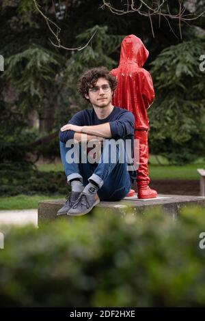 Quentin CHAROY, 25 ans, est à la tête de la liste des "Parti Animaliste" pour les prochaines élections municipales à Toulouse, en France, le 17 février 2020. Après avoir participé aux élections européennes de 2019, il entend être la voix des animaux mais aussi celle des citoyens à la mairie. Entrepreneur dans la restauration, et ayant travaillé avec des personnes handicapées, il veut végétarer des repas dans la cantine et dans les maisons de repos, créer des caniparcs et des dovecotes contraceptifs, interdire cirques avec les animaux... Et surtout, créer une délégation de protection des animaux au sein du conseil municipal. Photo de Patrick Batard Banque D'Images