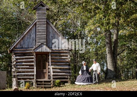 Alabama Leighton LaGrange College site Park Mountain Town réplique, village historique reacteurs guides portant des costumes d'époque couple homme femme, Banque D'Images