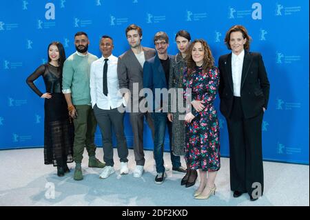 Xiao Sun, Hamza Haq, Yanic Truesdale, Douglas Booth, directeur Philippe Falardeau, Margaret Qualley, écrivain Joanna Rakoff et Sigourney Weaver participant au film de l'année My Salinger dans le cadre du 70e Berlinale (Berlin International film Festival) à Berlin, en Allemagne, le 20 février 2020. Photo d'Aurore Marechal/ABACAPRESS.COM Banque D'Images