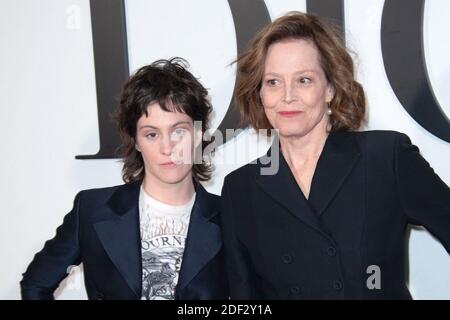 Sigourney Weaver et sa fille Charlotte Simpson assistaient au salon