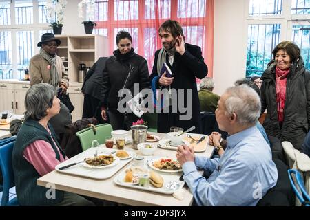 Cedric Villani, candidat dissident de la République en Marche (LREM) pour Maire de Paris, visite un restaurant solidaire pour personnes âgées dans le 19ème arrondissement de Paris, France, le 5 mars 2020. Photo de Daniel Derajinski/ABACAPRESS.COM Banque D'Images