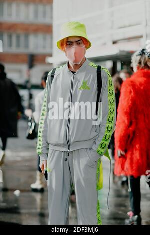 Street style, Yu Malui arrivée au spectacle Marine serre automne hiver 2020-2021, qui s'est tenu au 104, Paris, France, le 25 février 2020. Photo de Marie-Paola Bertrand-Hillion/ABACAPRESS.COM Banque D'Images