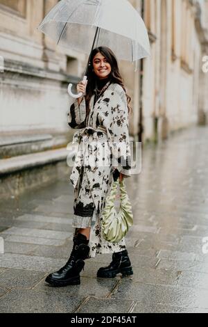 Street style, Noa Souffir arrivée à Nanushka automne hiver 2020-2021 présentation, tenue à Beaux Arts, Paris, France, le 1er mars 2020. Photo de Marie-Paola Bertrand-Hillion/ABACAPRESS.COM Banque D'Images