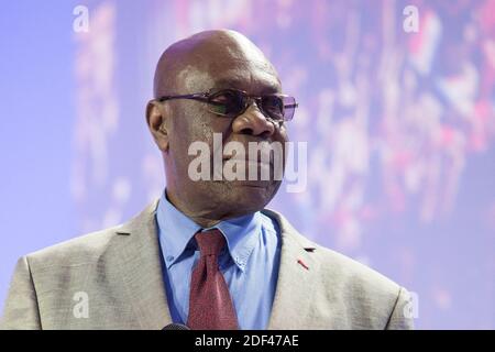 Photo du dossier datée du 27 avril 2016 de Manu Dibango à Paris, France. Manu Dibango, chanteur et saxophone né au Cameroun, est décédé d'une infection à coronavirus, selon une déclaration publiée mardi sur sa page Facebook officielle. « C’est avec une profonde tristesse que nous annonçons la perte de Manu Dibango, notre gorge de thérapie, qui est décédé le 24 mars 2020, à 86 ans, après le cavid 19 », a-t-elle déclaré. Photo de Nasser Berzane/ABACAPRESS.COM Banque D'Images