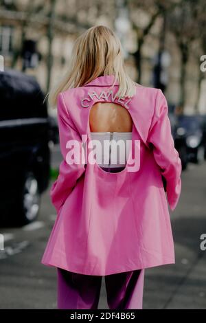 Street style, Leonie Hanne arrivant au spectacle Gauchere automne hiver 2020-2021, qui s'est tenu au Palais de Tokyo, Paris, France, le 3 mars 2020. Photo de Marie-Paola Bertrand-Hillion/ABACAPRESS.COM Banque D'Images