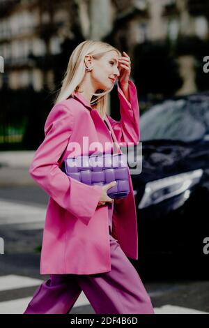 Street style, Leonie Hanne arrivant au spectacle Gauchere automne hiver 2020-2021, qui s'est tenu au Palais de Tokyo, Paris, France, le 3 mars 2020. Photo de Marie-Paola Bertrand-Hillion/ABACAPRESS.COM Banque D'Images