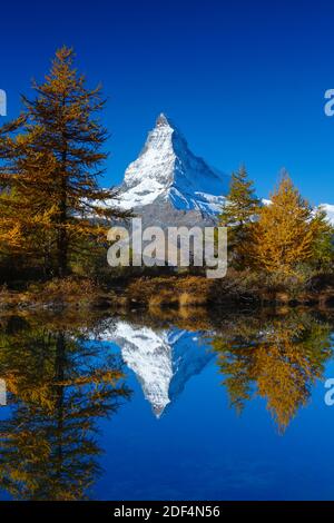 Géographie / Voyage, Suisse, Matterhorn et Grindjisee (Lac de Grindji), Valais, droits-supplémentaires-dégagement-Info-non-disponible Banque D'Images