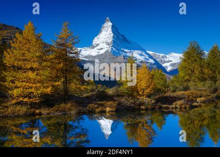 Géographie / Voyage, Suisse, Matterhorn et Grindjisee (Lac de Grindji), Valais, droits-supplémentaires-dégagement-Info-non-disponible Banque D'Images