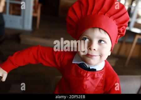 Portrait d'un enfant en rouge cap Cook Banque D'Images