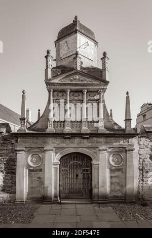 Royaume-Uni, Angleterre, Cambridgeshire, Cambridge, Sénat House passage, Gonville et Caius College, la porte d'honneur Banque D'Images