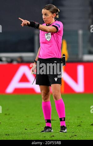 Turin, Italie. 02e décembre 2020. L'arbitre Stephanie Frappart réagit lors du match de football Stage G du groupe de la Ligue des Champions entre le FC Juventus et Dinamo Kiev au stade Juventus de Turin (Italie), le 24 novembre 2020. Photo Giuliano Marchisciano/Insidefoto Credit: Insidefoto srl/Alay Live News Banque D'Images