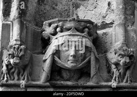 La sculpture sur pierre sur St John the Baptist Church à Tideswell to Derbyshire UK Banque D'Images