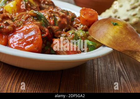 Birmingham Balti - variété de curry de viande d'agneau ou de chèvre préparée avec de la viande, des légumes ou du poisson, créée au Royaume-Uni, Banque D'Images