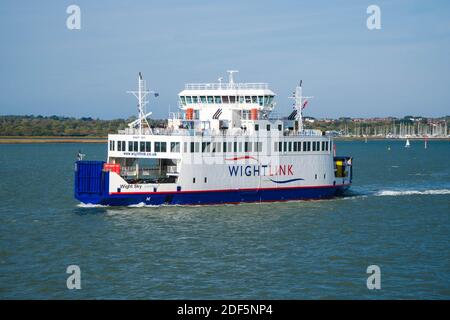 Ferry Wightlink traversant le Solent de Lymington Hampshire à Yarmouth Isle Wight en direction du Royaume-Uni. Octobre 2020 Banque D'Images
