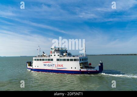 Ferry Wightlink traversant le Solent de Lymington Hampshire à Yarmouth Isle Wight en direction du Royaume-Uni. Octobre 2020 Banque D'Images