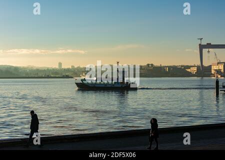 Kiel, Blick über die Kieler Förde auf den Ostuferhafen und die Schwentinemündung krz nach Sonnenaufgang Banque D'Images