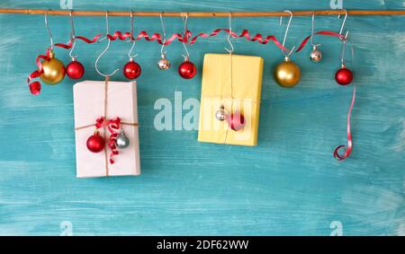 livres comme cadeau de noël, cadeau de noël, lecture, littérature, éducation, faire un cadeau, concept de vacances Banque D'Images