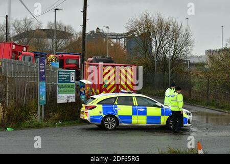 Bristol, Royaume-Uni. 03ème décembre 2020. Grande explosion à Kings Weston Lane Bristol. Plusieurs personnes ont été blessées. Les équipes d'incendie et de sauvetage Avon de Bristol, Yate, Patchway, Southmead et Kingswood sont sur place. Crédit photos: Robert Timoney/Alamy Live News Banque D'Images