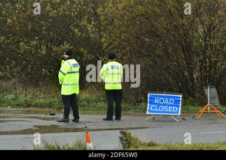 Bristol, Royaume-Uni. 03ème décembre 2020. Grande explosion à Kings Weston Lane Bristol. Plusieurs personnes ont été blessées. Les équipes d'incendie et de sauvetage Avon de Bristol, Yate, Patchway, Southmead et Kingswood sont sur place. Crédit photos: Robert Timoney/Alamy Live News Banque D'Images