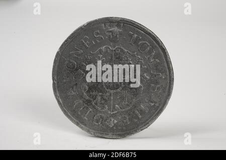 Médaille, Anonyme, 18e siècle, minté, général: 5,7 x 0,4cm 57 x 4mm, signe des armoiries, Médaille de l'usine principale de la firme Abraham le Boulanger en Co à Leiden. À l'avant se trouve la représentation d'un blason en quartiers avec le chant des TOMAS. LE LONG. DIDAIONES, avec un buste et un chapeau de cardinal en haut. Au dos se trouvent trois armoiries : la première avec le lion hollandais et la deuxième et la troisième sont indéfinissables. Ci-dessous est la lettre A. autour de lui est le chant Abraham LE BOULLENGER et COMPAGNIE, 1886 Banque D'Images