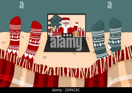 Appel vidéo avec le Père Noël et cadeaux à Noël. Deux personnes regardent l'écran d'ordinateur portable sur le lit en tricoté rouge et vert chaussettes Illustration de Vecteur