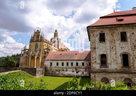 Monastère bénédictin de Kladruby par Jan Blazej Santini Aichel et Kilian Ignac Dientzenhofer, région de Plzen, République Tchèque, jour d'été ensoleillé Banque D'Images