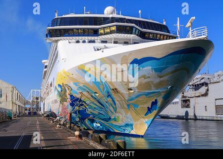 L'arc décoré du paquebot Dream Cruises, propriété de Hong Kong, est « Explorer Dream ». Photographié au port d'Auckland Banque D'Images