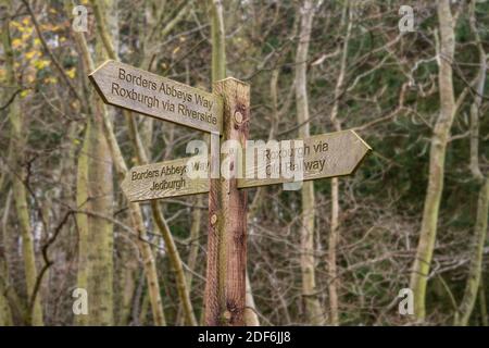 Bordures Abbeys Way longue distance sentier Signpost Banque D'Images