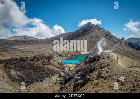 Lever du soleil à l'Emerald Lakes au populaire alpin Tongariro Crossing randonnée en Nouvelle Zélande Banque D'Images