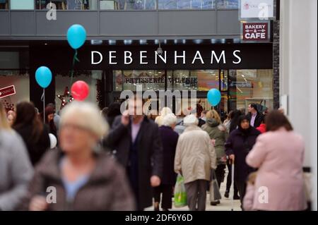 Vue générale de Friars Walk avec Debenhams, Newport. 12 novembre 2015. Banque D'Images