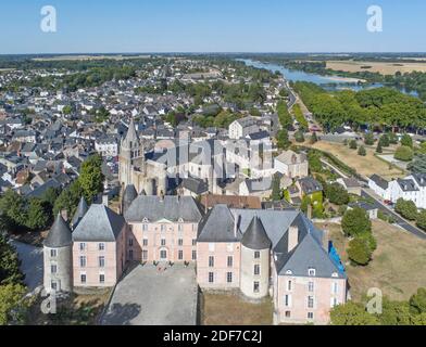 France, Loiret, Meung sur Loire, Château de Meung sur Loire, du XIIe siècle (vue aérienne) Banque D'Images