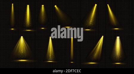 Lumières de scène, faisceaux de spot jaune avec des étincelles d'or, éléments lumineux pour scène de studio ou de théâtre, rayons de lampe pour concert, spectacle, présentation isolée sur fond noir, ensemble de vecteur 3d réaliste Illustration de Vecteur