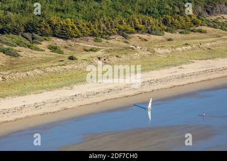 France, Vendée, la barre de Monts, yacht de sable sur la plage (vue aérienne) Banque D'Images